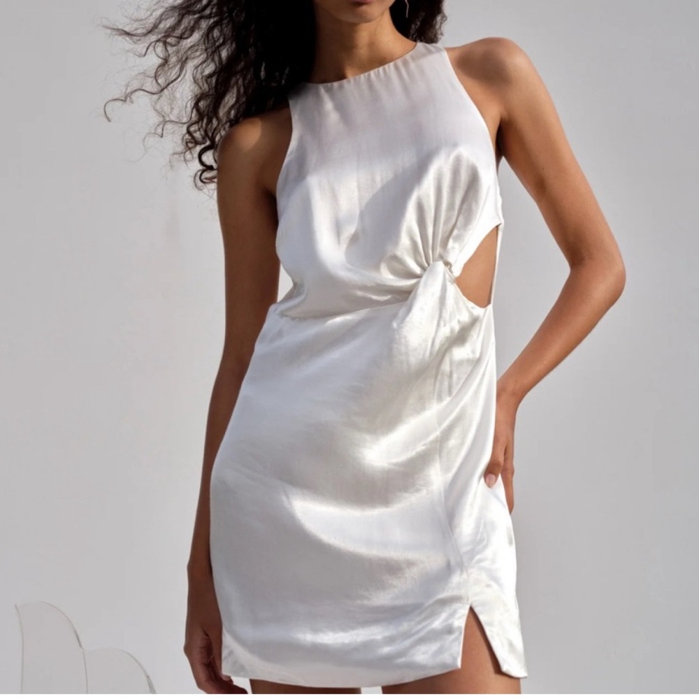 For love and lemons 🍋 Elegant White Sleeveless Dress